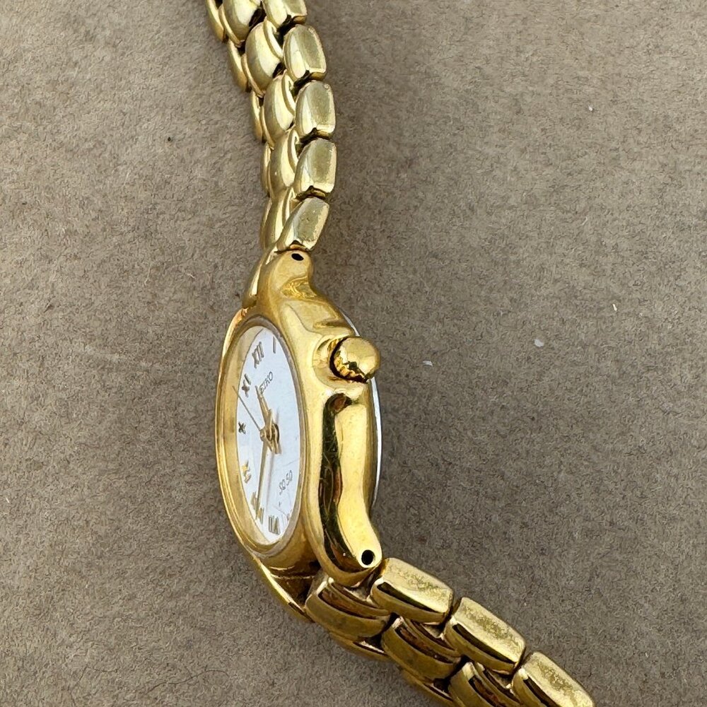 Vintage Ladies Seiko SQ50 Gold Tone Roman Numeral Watch - Picture 6 of 9